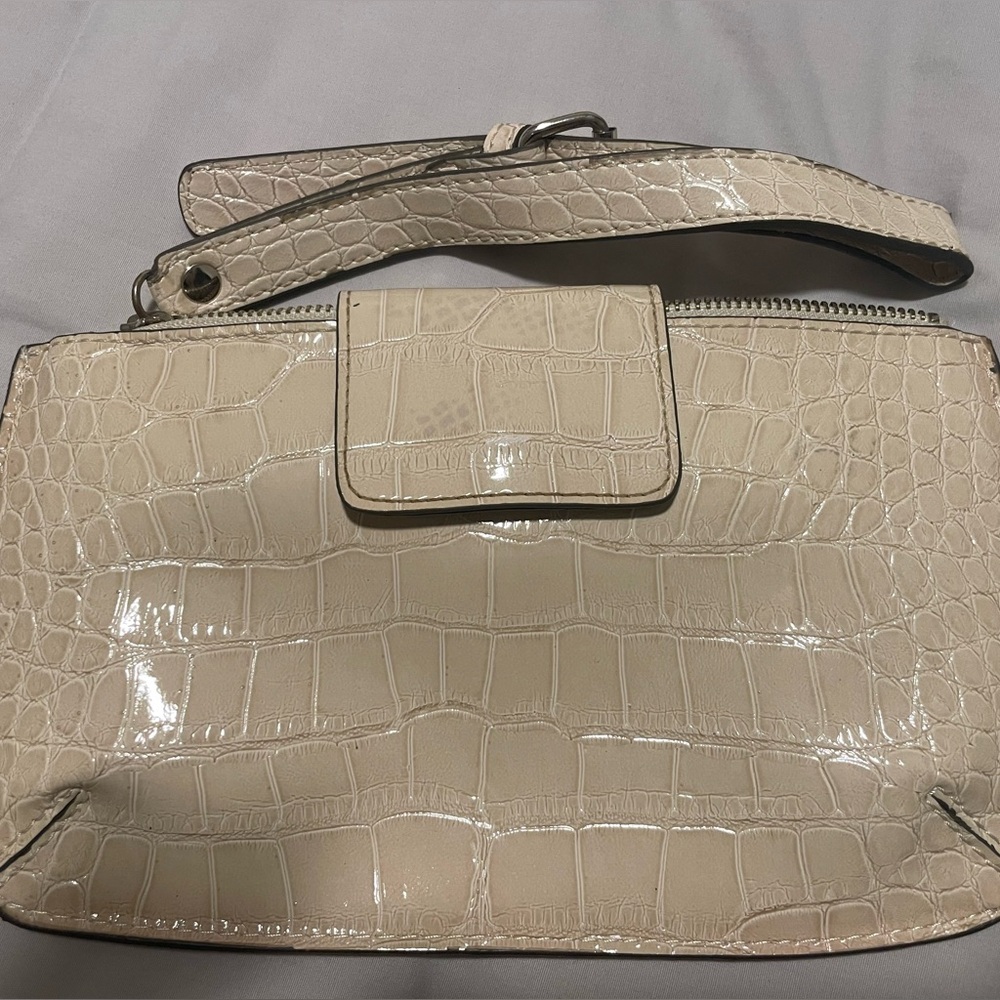 Guess wristlet crocodile embossed faux leather cream colored clutch - Picture 4 of 6